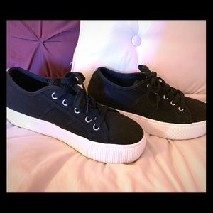 steve Madden Women’s Emmi sneaker